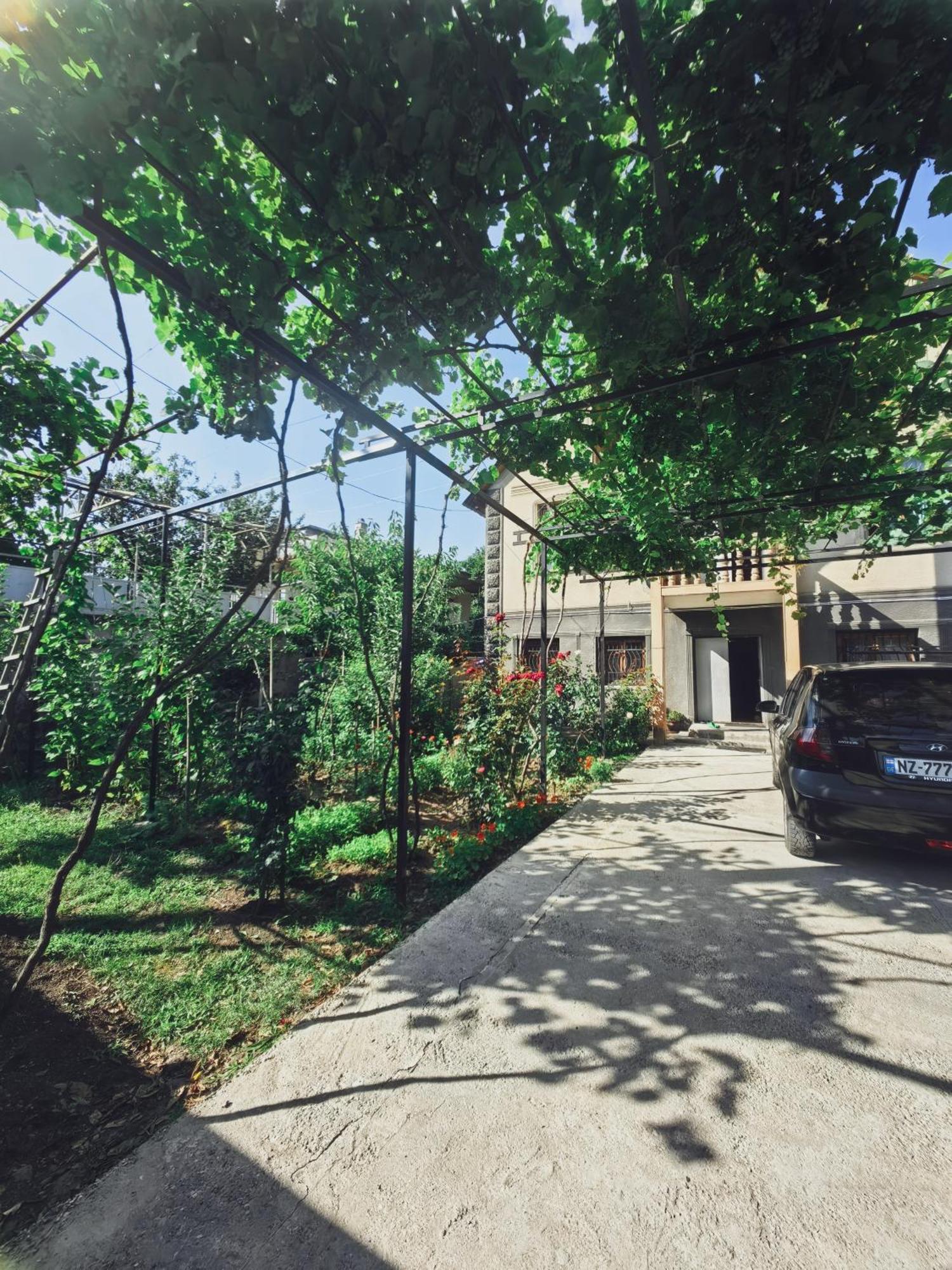 Guest House Metreveli Street 19 Khashuri Екстериор снимка